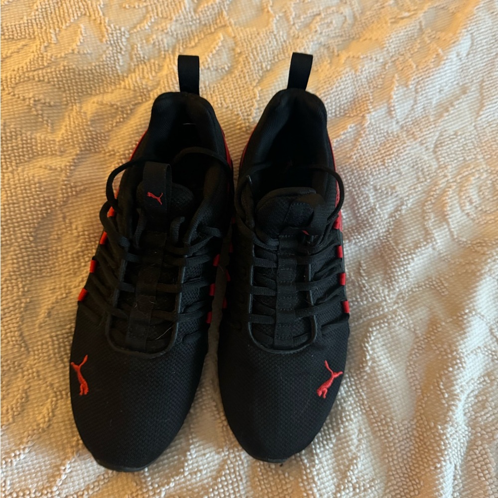 Like New Men's Puma shoes